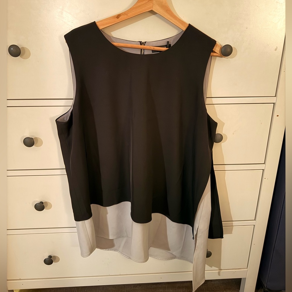 DKNY Black White Layered Sleeveless Top XL Asymmetrical Hem Modern Chic